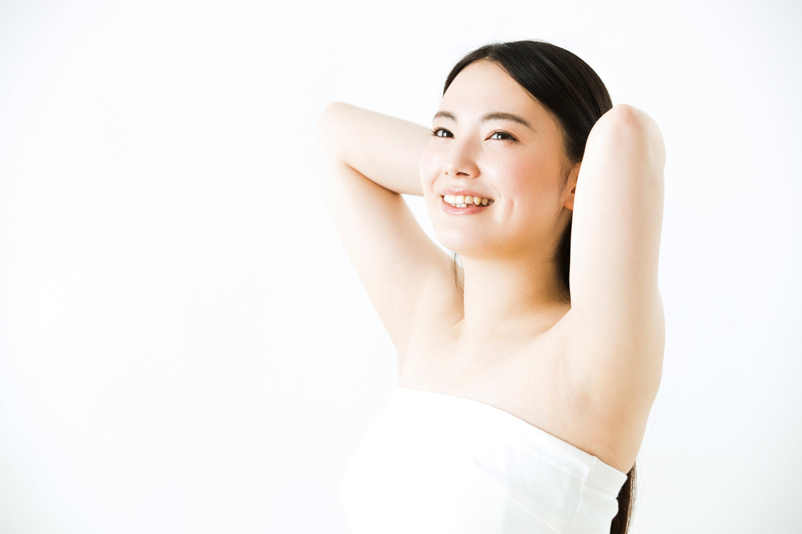 脇毛処理を行うメリットや揃えておきたいアイテムを紹介