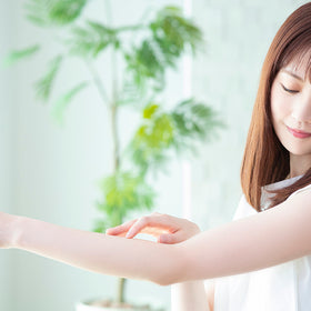 ノースリーブを着るときの悩みを解決！みんなが一番気にしていることは何？